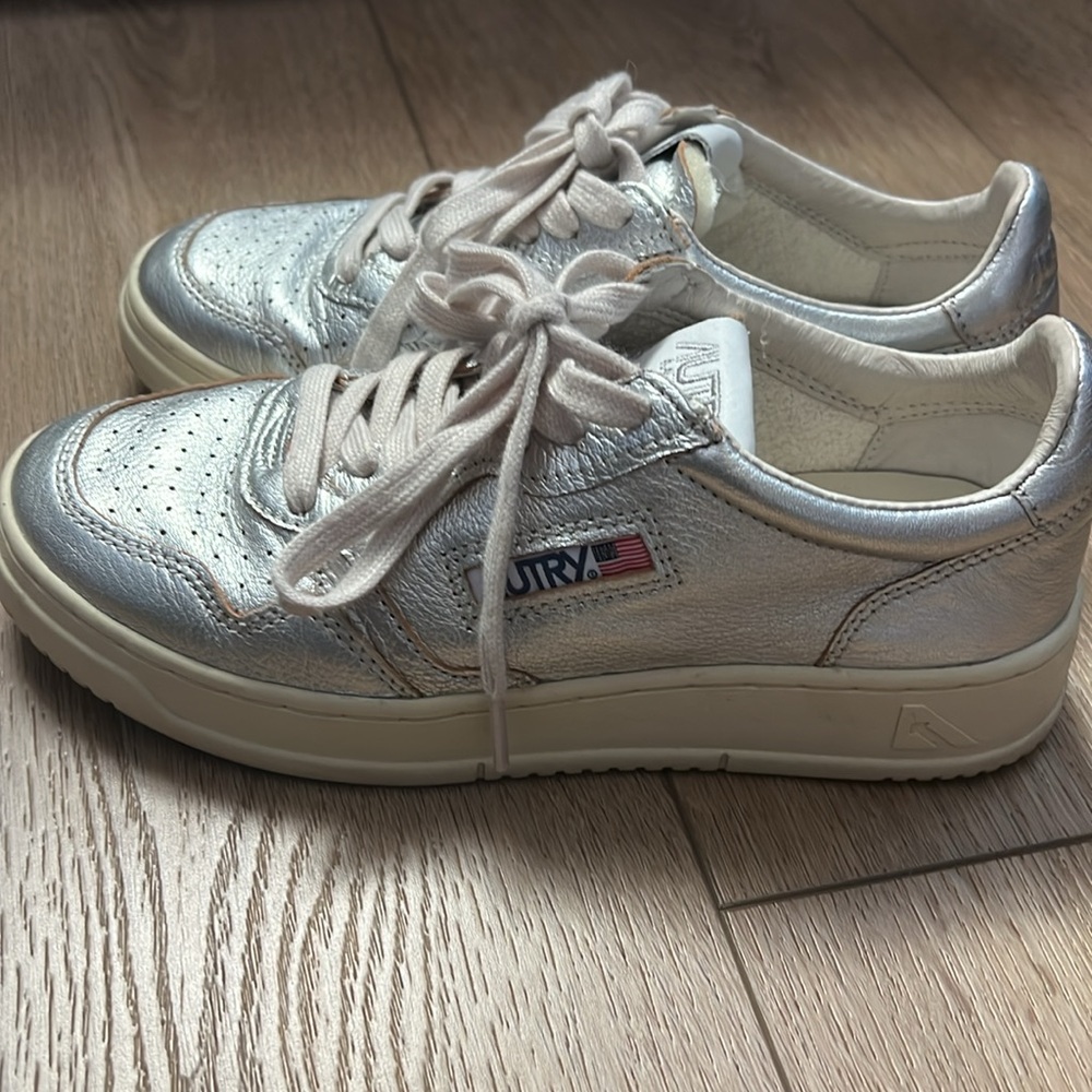 Autry Medalist Silver Shoes